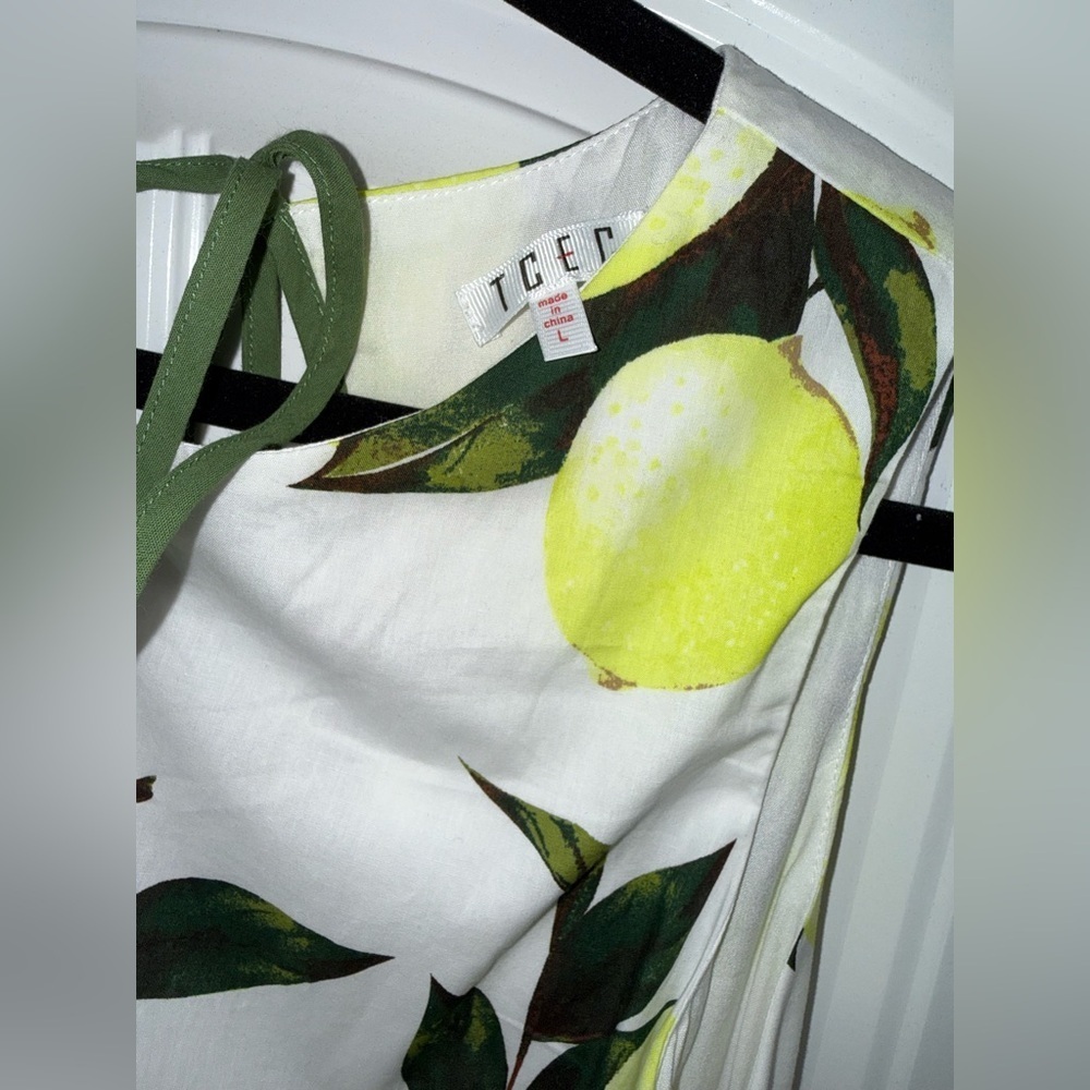 Lemon Scallop Dress - Picture 2 of 9